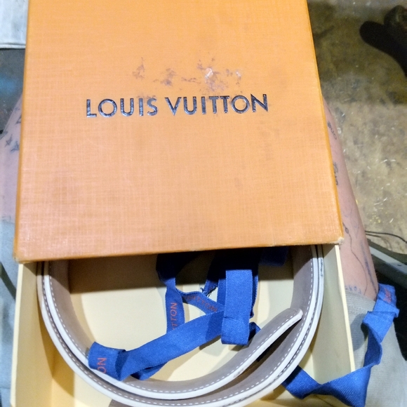 Louis Vuitton belt - Picture 1 of 3